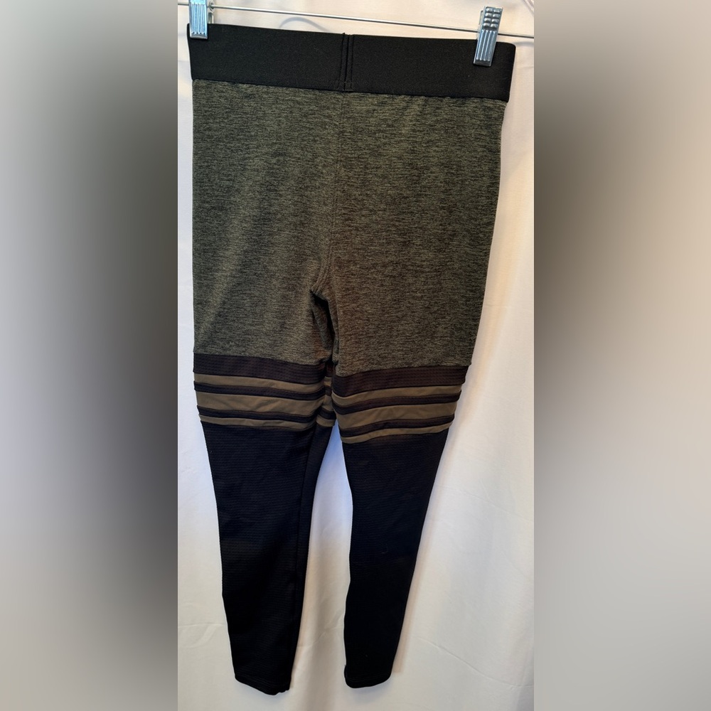 Bombshell Sportswear Women’s Size Medium Leggings Green Black Made In USA - Picture 5 of 7